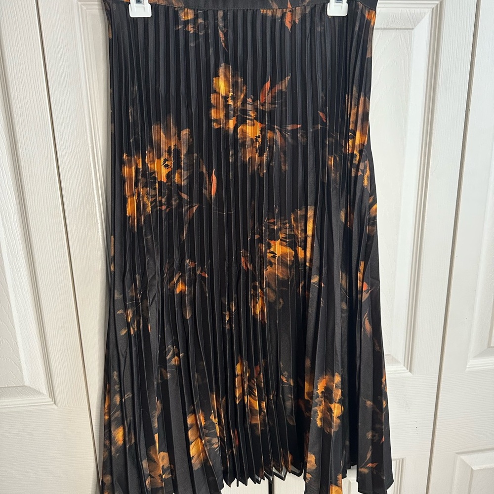 Banana Republic Floral Pleated Skirt - Black and Orange